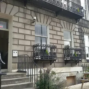 Pensión Adelphi